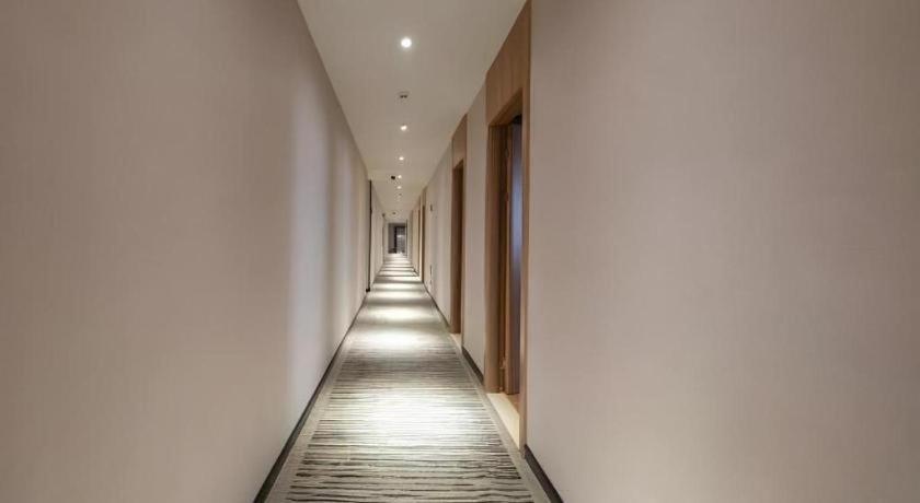 Hotel Shell Shnaghai Beiqiao Metro Station 2*