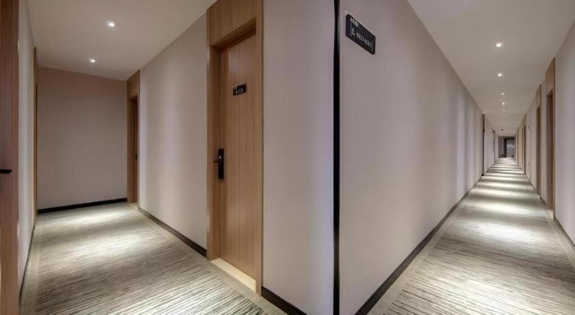 Shell Shnaghai Beiqiao Metro Station Hotel 2*